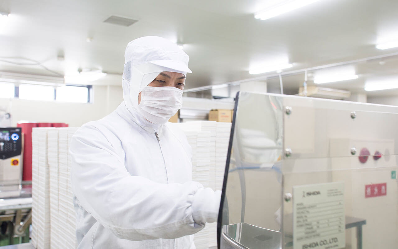 福さ屋では、製造工程の見直しや省エネ機器の導入、日々の運用改善により、使用電力の削減に取り組んでいます。