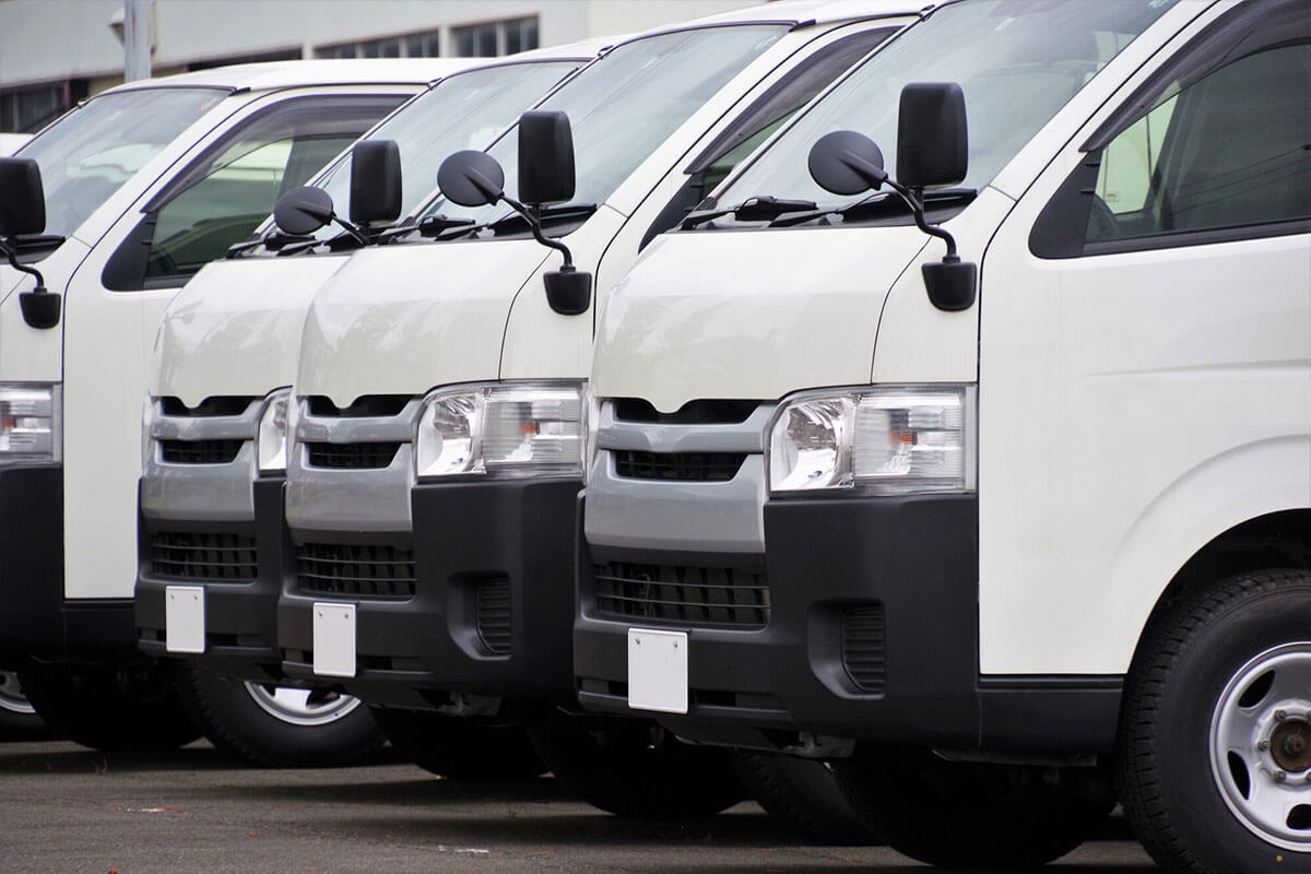 社有車を環境負担軽減車(例:ハイブリッド車やEV)へ転換